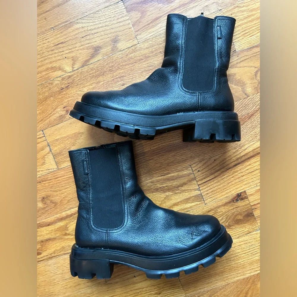 Mephisto zip up leather Chelsea boots with chunky sole size 8 with glue on heel